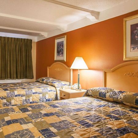 Relax Inn Saint Charles ภายนอก รูปภาพ